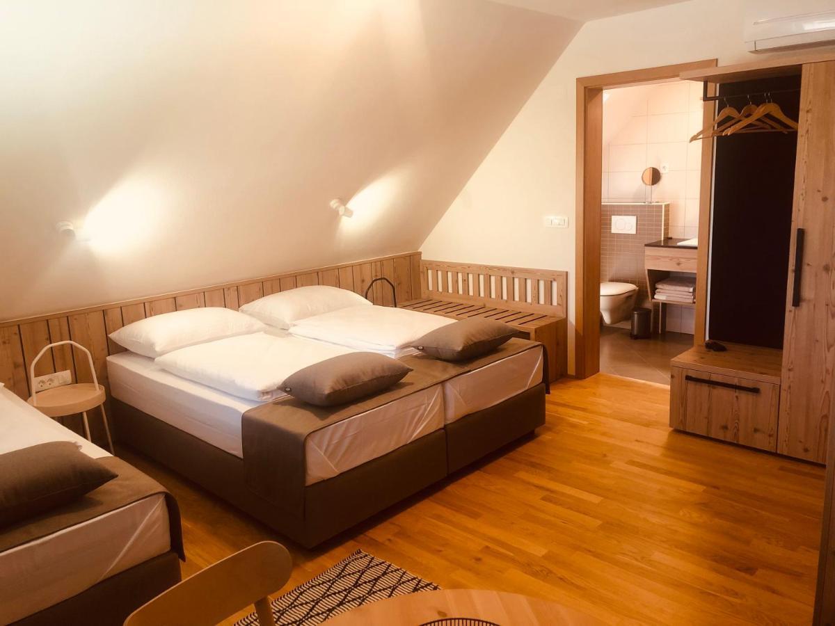ホテル Na Vasi Restavracija In Prenocisca Škofja Loka エクステリア 写真