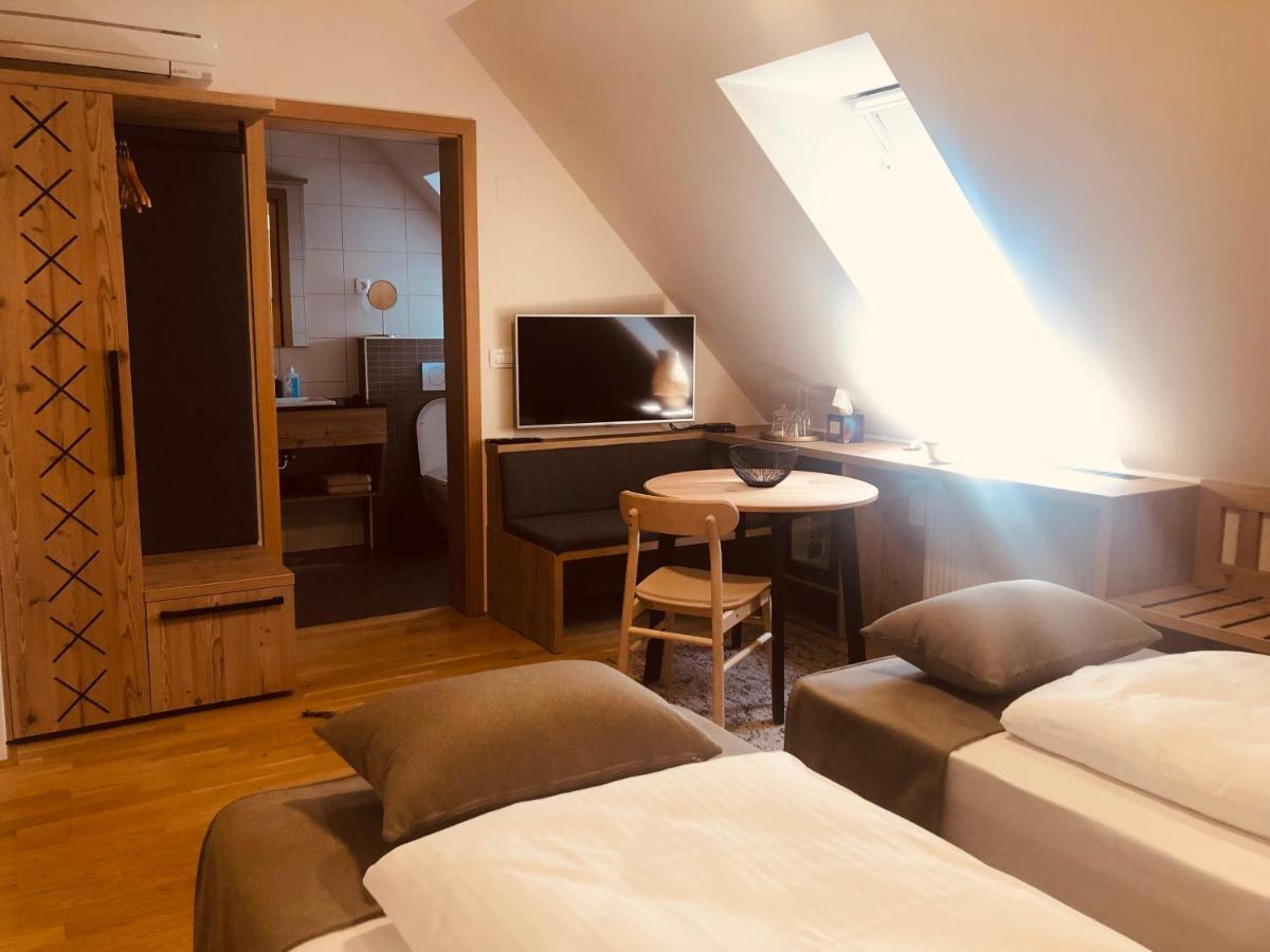 ホテル Na Vasi Restavracija In Prenocisca Škofja Loka エクステリア 写真