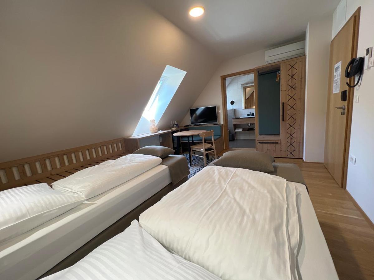 ホテル Na Vasi Restavracija In Prenocisca Škofja Loka エクステリア 写真