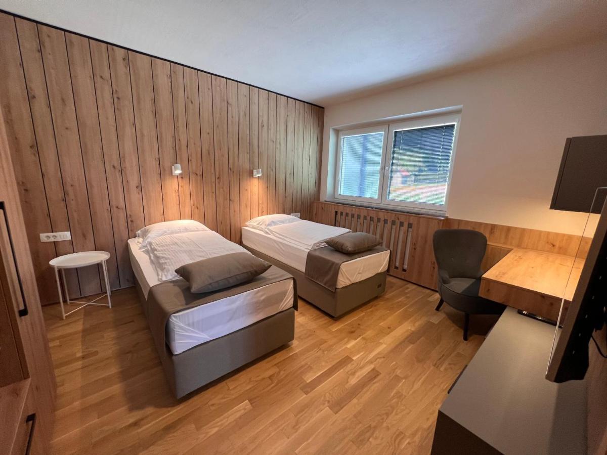 ホテル Na Vasi Restavracija In Prenocisca Škofja Loka エクステリア 写真