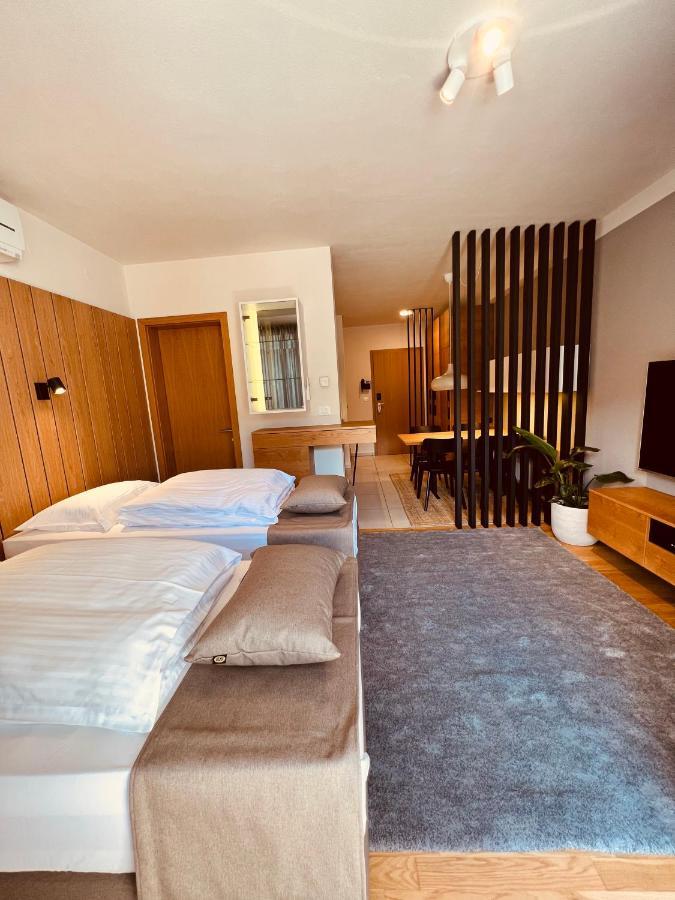 ホテル Na Vasi Restavracija In Prenocisca Škofja Loka エクステリア 写真